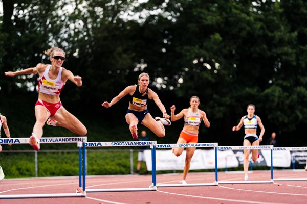 Jessie Knight (United Kingdom) ueber 400m Huerden am 28.05.2022 waehrend der World Athletics Continental Tour IFAM Oordegem in Oordegem